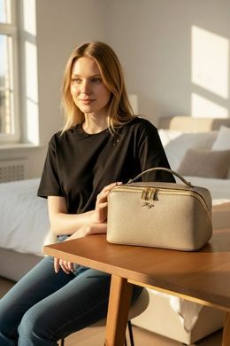 Косметичка жіноча Karya. Артикул: KR2037-50. Ціна 2 710 грн