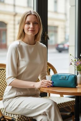 Косметичка жіноча Karya. Артикул: KR2038-925. Ціна 1 084 грн